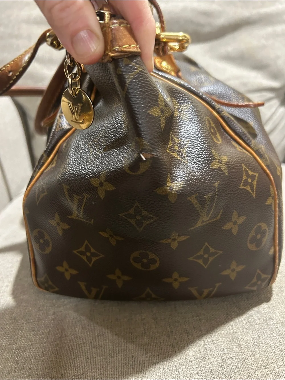 Louis Vuitton lv monogram
